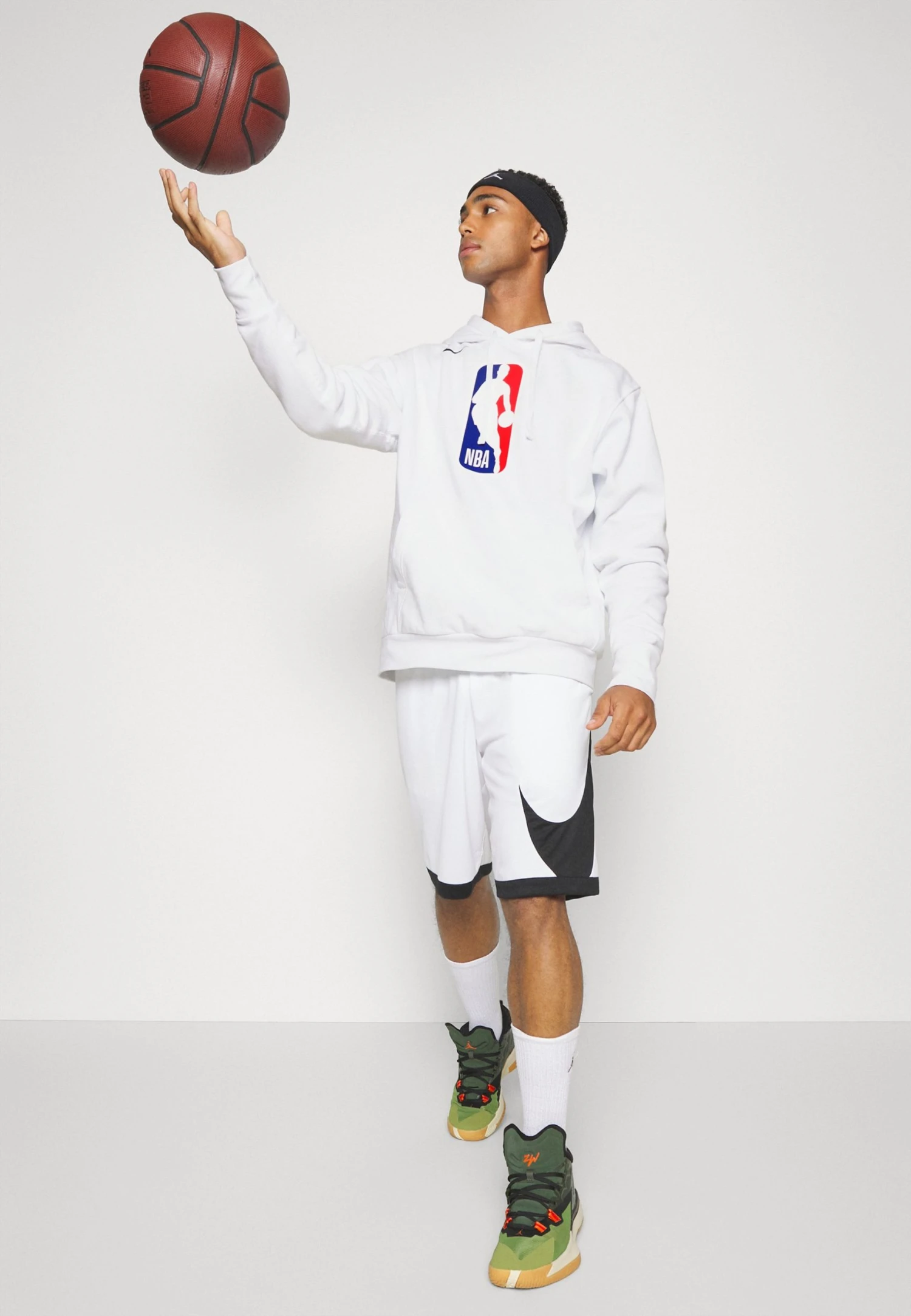 Nike Performance Nba Team 31 Logo Hoodie - Hoodie - White 7 Nike Performance Nba Team 31 Logo Hoodie - Hoodie - White - Bilde 5