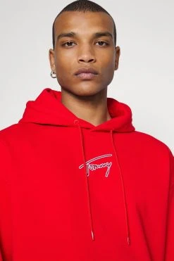 Tommy Jeans Signature Hoodie - Hoodie - Deep Crimson -Gant shop f734fc2ef9224718baf96c2c284b380d scaled
