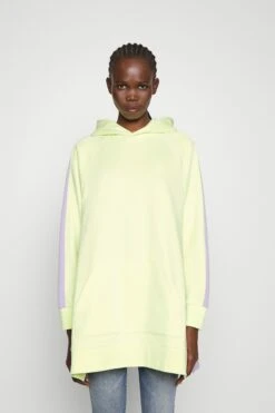 KARL LAGERFELD Ikonik Hoodie - Sweatshirt - Luminary Green/Lavender -Gant shop f9b4922ea2e74f93bc9514f76367d533 scaled