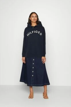 Tommy Hilfiger Varsity Hoodie - Sweatshirt - Desert Sky -Gant shop f9dbd617d58b4758b194da03ccdd007a scaled