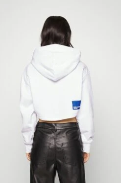 Karl Lagerfeld Jeans Cropped Hoodie - Sweatshirt - White 10 Karl Lagerfeld Jeans Cropped Hoodie - Sweatshirt - White -Gant shop fa1bf7ff92cf423e8148d4a563e4fbf8 scaled