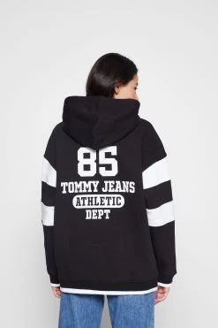Tommy Jeans Collegiate 85 Hoodie - Hoodie - Black -Gant shop fca14e2eb04b4c34824d93a7aaf87355 scaled