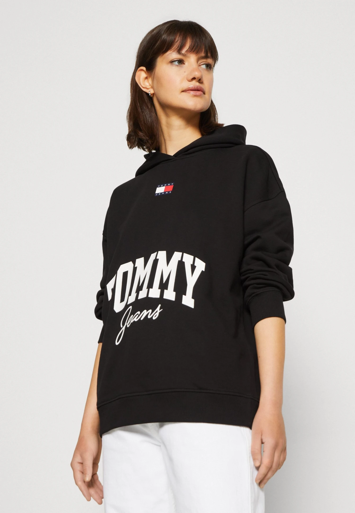 Tommy Jeans New Varsity Hoodie - Sweatshirt - Black 6 Tommy Jeans New Varsity Hoodie - Sweatshirt - Black - Bilde 4