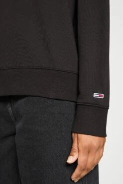 Tommy Jeans Hoodie - Sweatshirt - Black -Gant shop fd49790bf8e143e486c0636f3387670f scaled