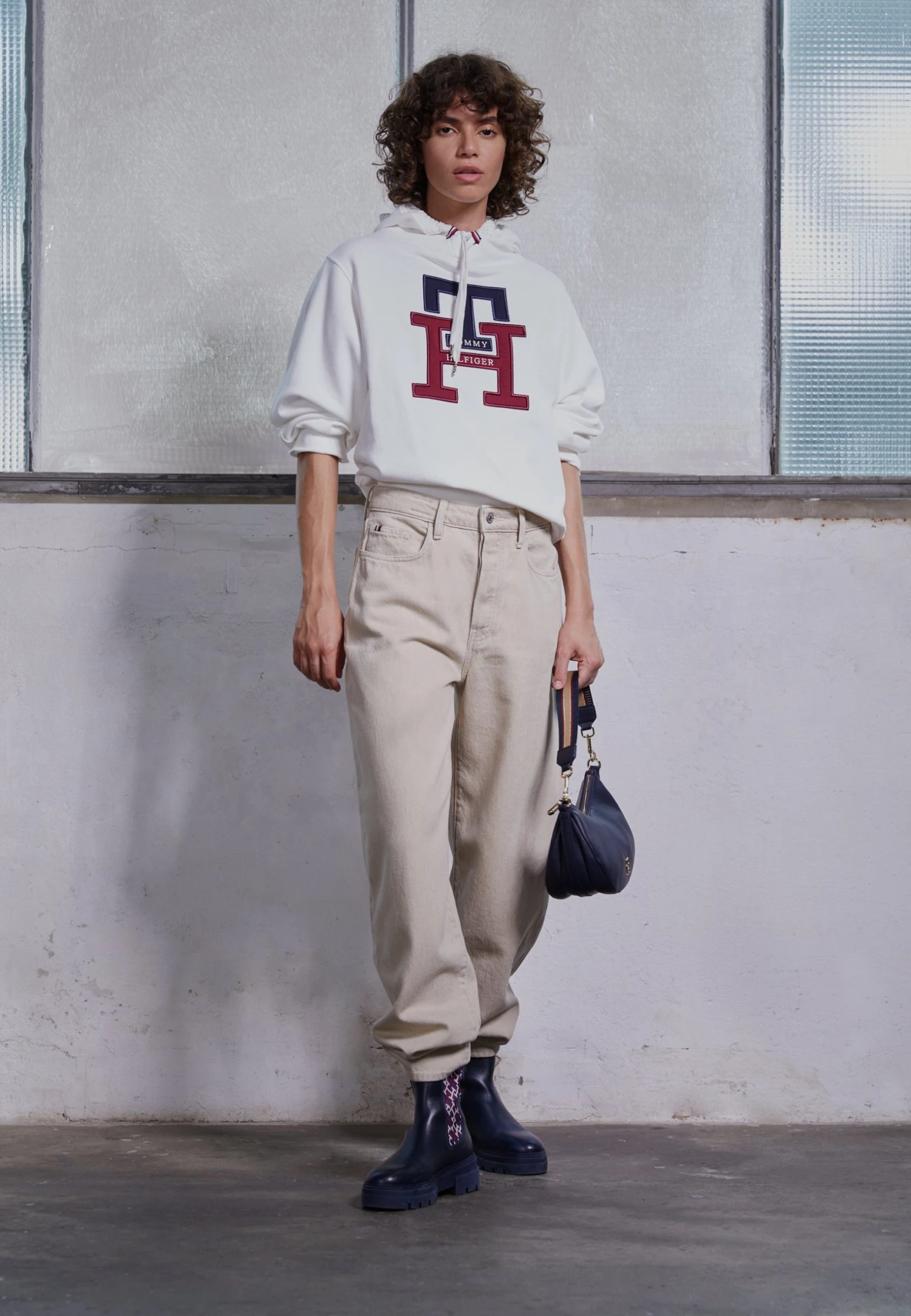 Tommy Hilfiger Large Monogram Th - Hoodie - Ecru 3 Tommy Hilfiger Large Monogram Th - Hoodie - Ecru